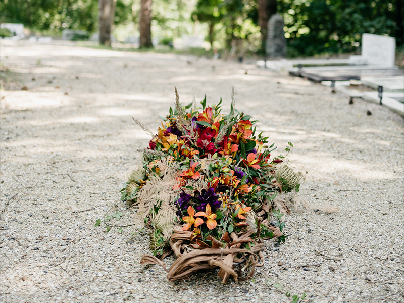 Rouwarrangementen met de Alstroemeria